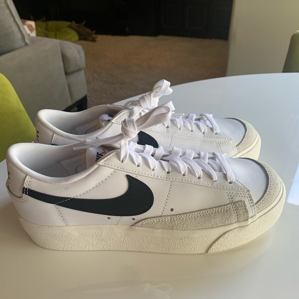 Nike Women’s Blazer Low Platform Sneakers Size 9